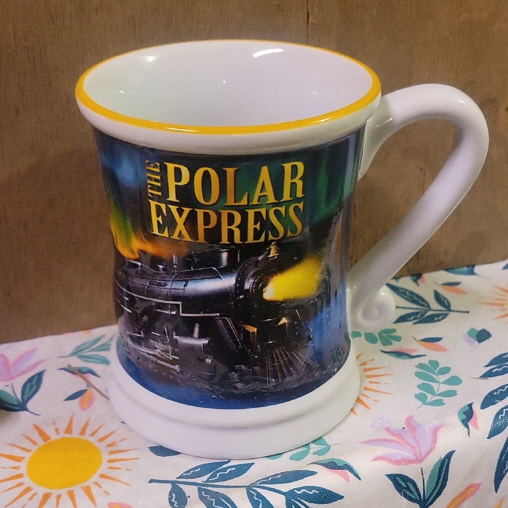 Polar Express, Warner Bros. Movie Mug. No Call Outs. Amazing Mug. 3-D Train